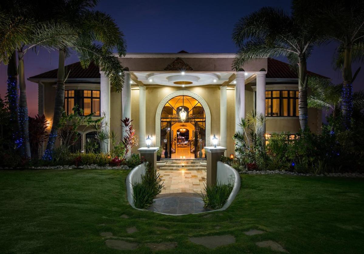 Villa Mimosa Jamaica Exclusive Luxury Stay- Resort Vibe Дискавъри Бей Екстериор снимка